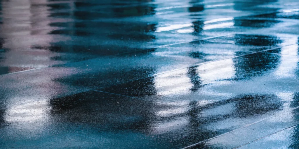 اپوکسی “گلس فلیک” (Glass Flake) چیست؟ پوششی زرهی برای محیط‌های دریایی و خورنده